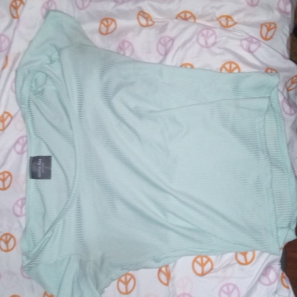 I'm selling a mint t-shirt by Olivia rae - Picture 1 of 1
